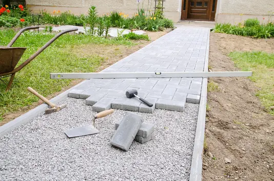 garten-einrichten-wohnen-terrasse-pflaster